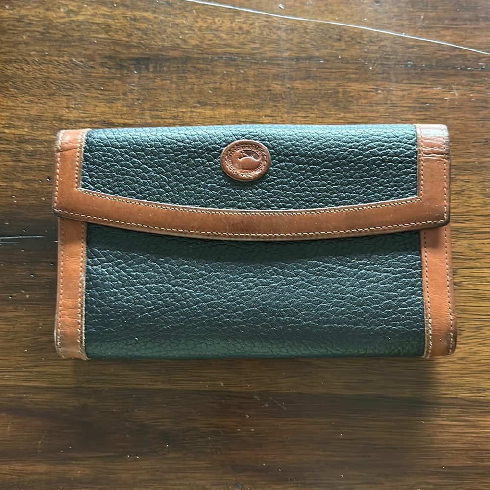 Black and tan vintage Dooney & Bourke wallet